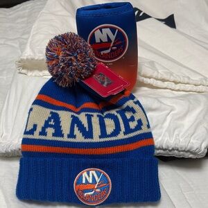 Official NHL New York Islanders winter Beanie Hat NWT